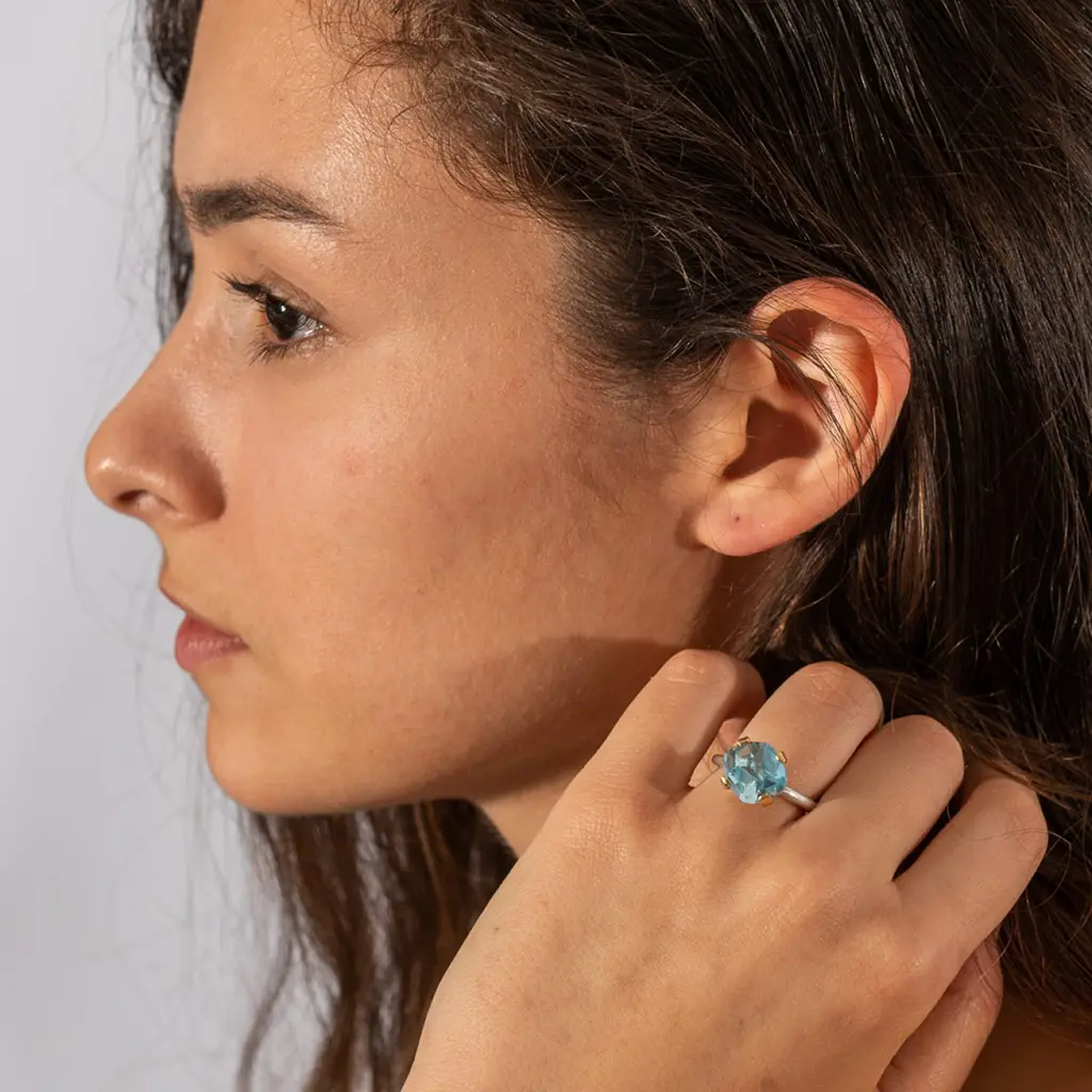 18k Gold Ring with Aqua Marine